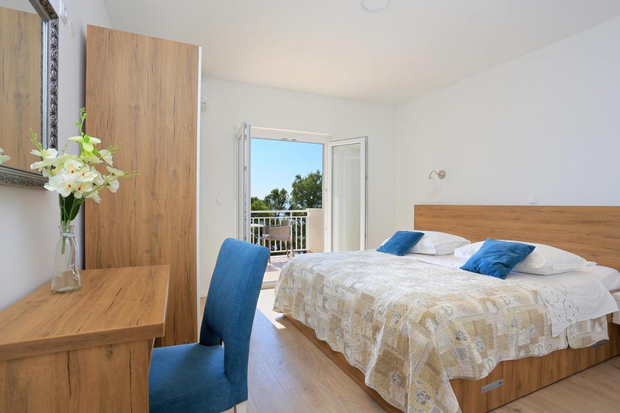 Apartments By The Sea Brela, Makarska - 6688 Exterior foto