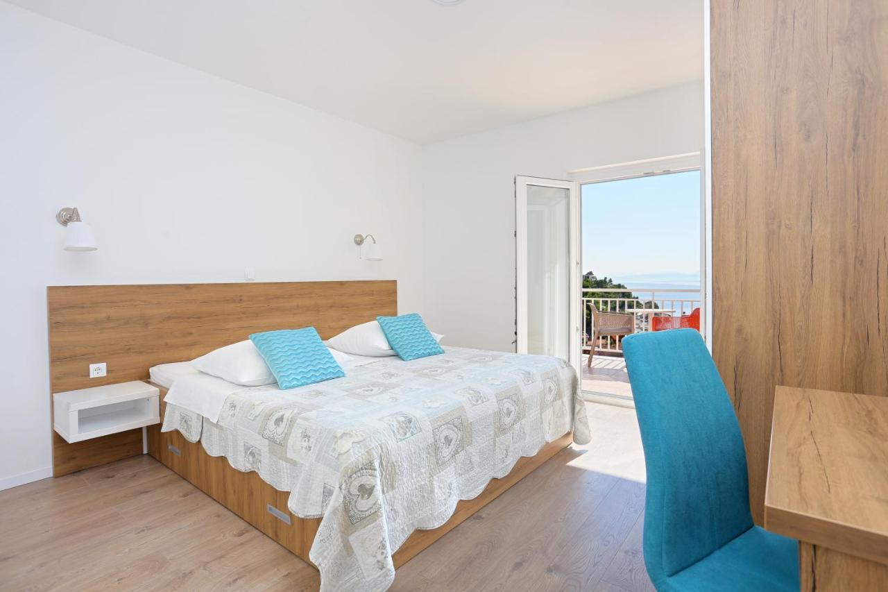 Apartments By The Sea Brela, Makarska - 6688 Exterior foto